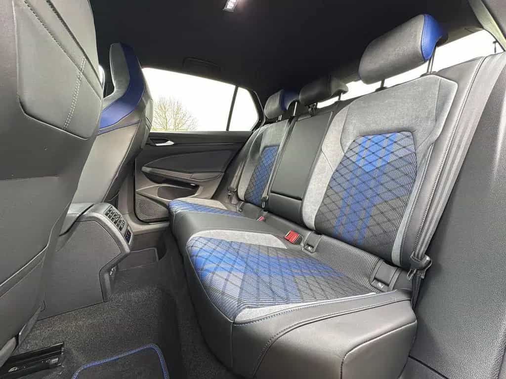 Volkswagen Golf R 4M DSG IQ.Light BlackStyle 360 ACC Kamera 05/2026-photo-27