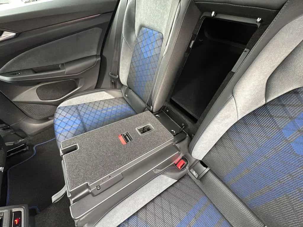 Volkswagen Golf R 4M DSG IQ.Light BlackStyle 360 ACC Kamera 05/2026-photo-28