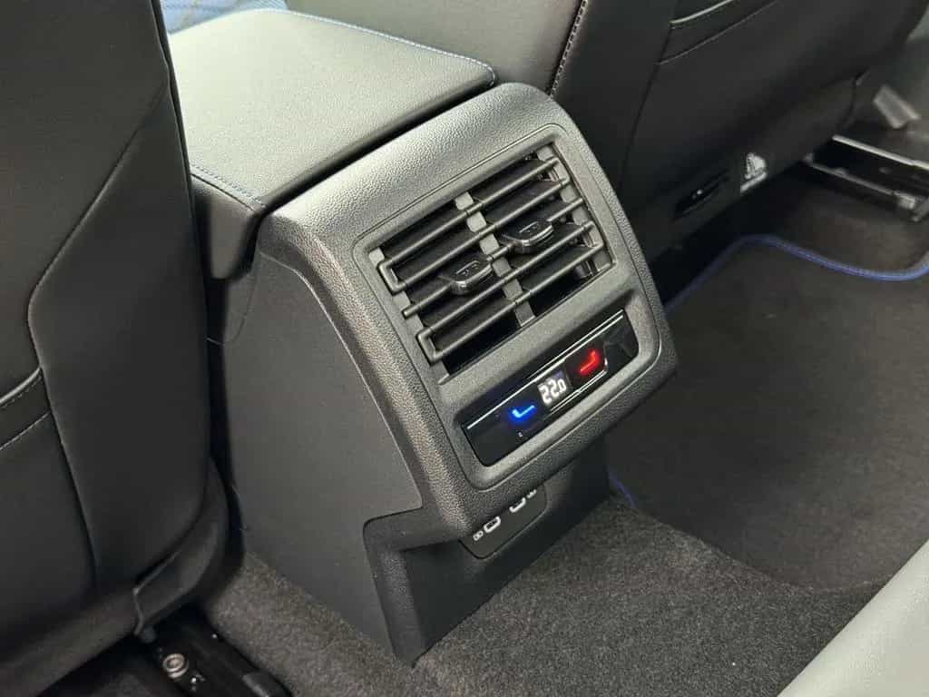 Volkswagen Golf R 4M DSG IQ.Light BlackStyle 360 ACC Kamera 11/2025-photo-29