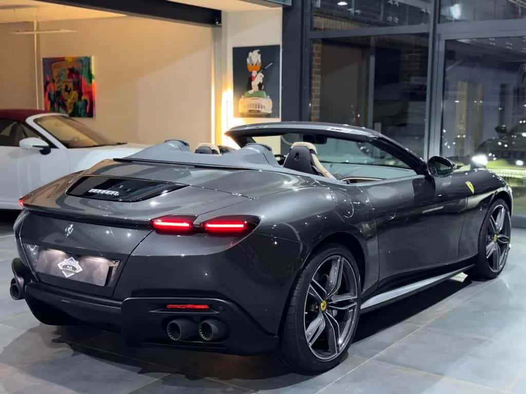 Ferrari Roma Spider/Sonderlack/Carbon/Sabbia Beige/19% 09/2025-photo-12