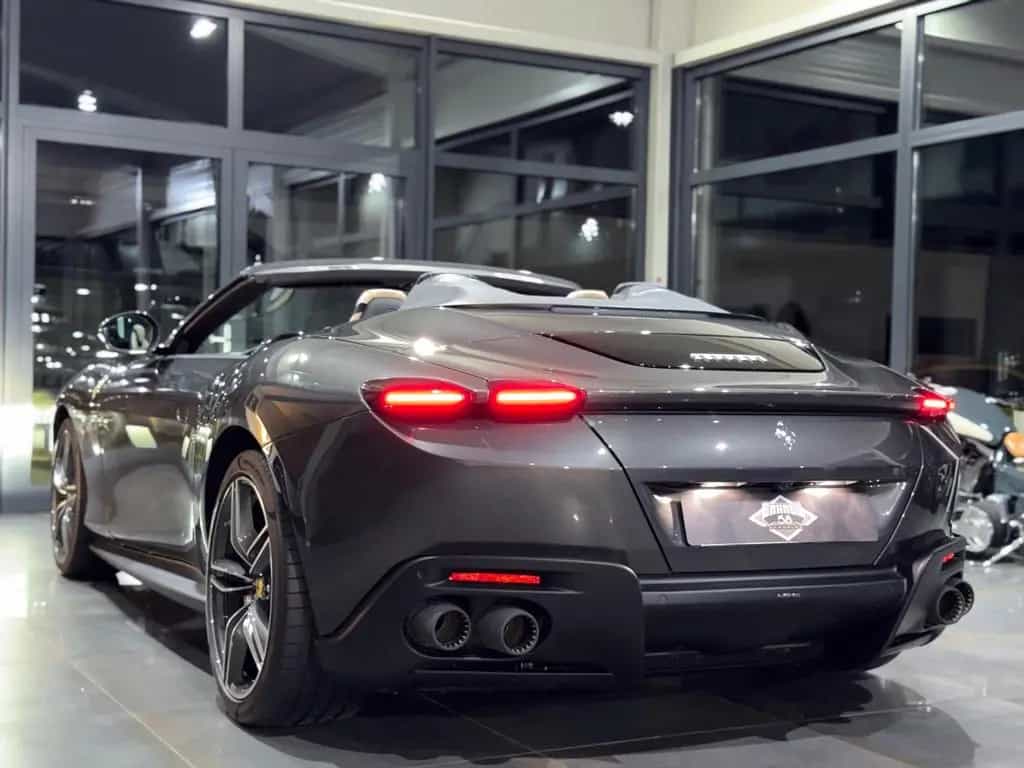 Ferrari Roma Spider/Sonderlack/Carbon/Sabbia Beige/19% 09/2025-photo-14