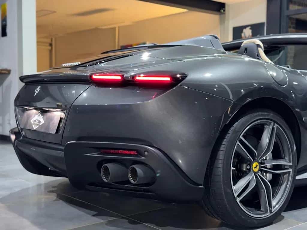 Ferrari Roma Spider/Sonderlack/Carbon/Sabbia Beige/19% 09/2025-photo-15
