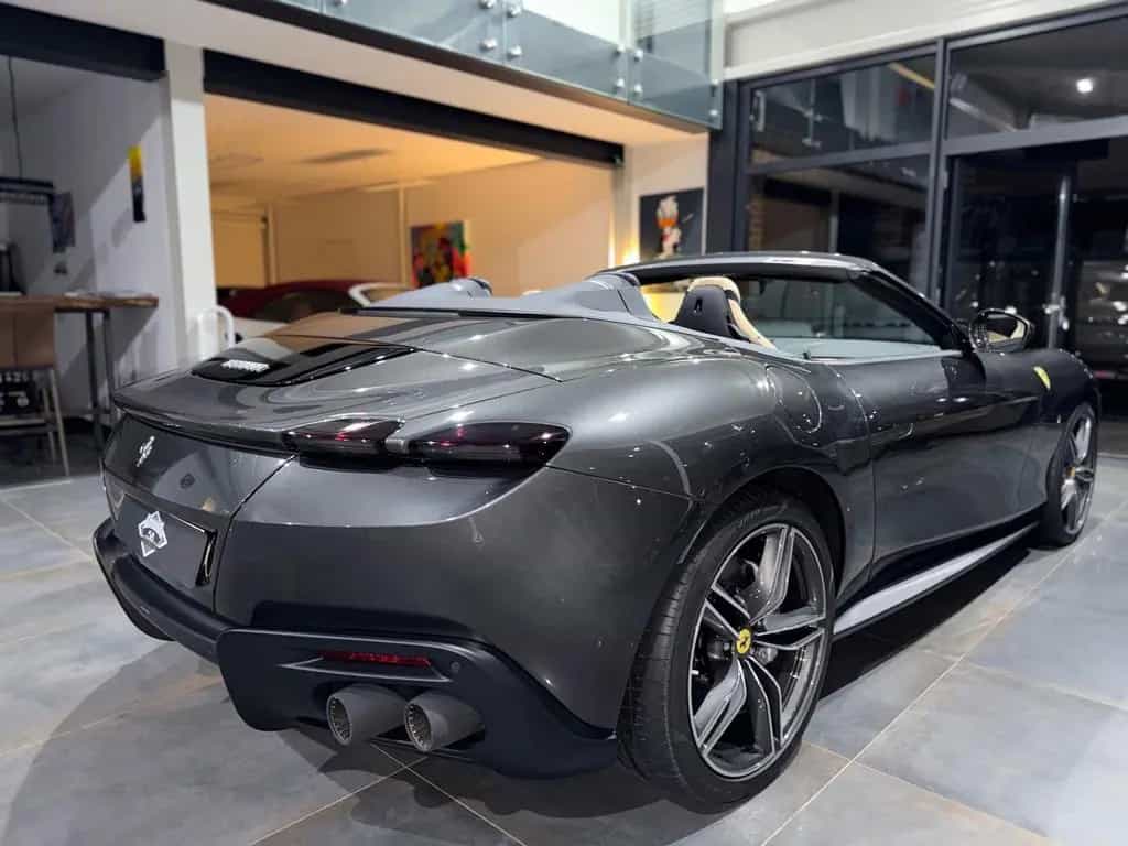 Ferrari Roma Spider/Sonderlack/Carbon/Sabbia Beige/19% 09/2025-photo-16