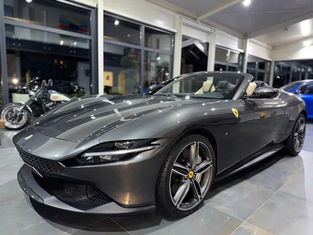 Ferrari Roma Spider/Sonderlack/Carbon/Sabbia Beige/19% 09/2025-photo-2