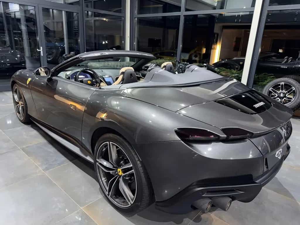 Ferrari Roma Spider/Sonderlack/Carbon/Sabbia Beige/19% 09/2025-photo-22