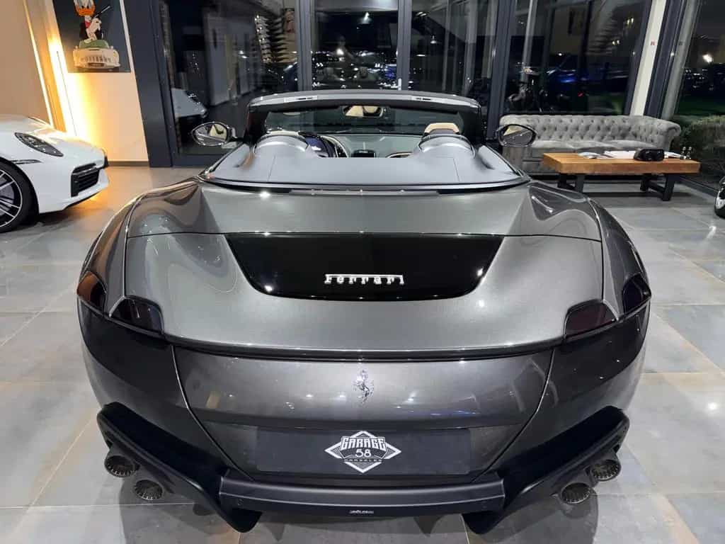 Ferrari Roma Spider/Sonderlack/Carbon/Sabbia Beige/19% 09/2025-photo-23