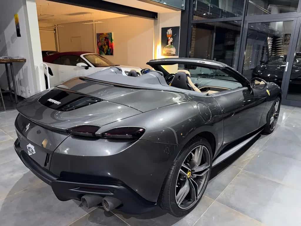 Ferrari Roma Spider/Sonderlack/Carbon/Sabbia Beige/19% 09/2025-photo-24