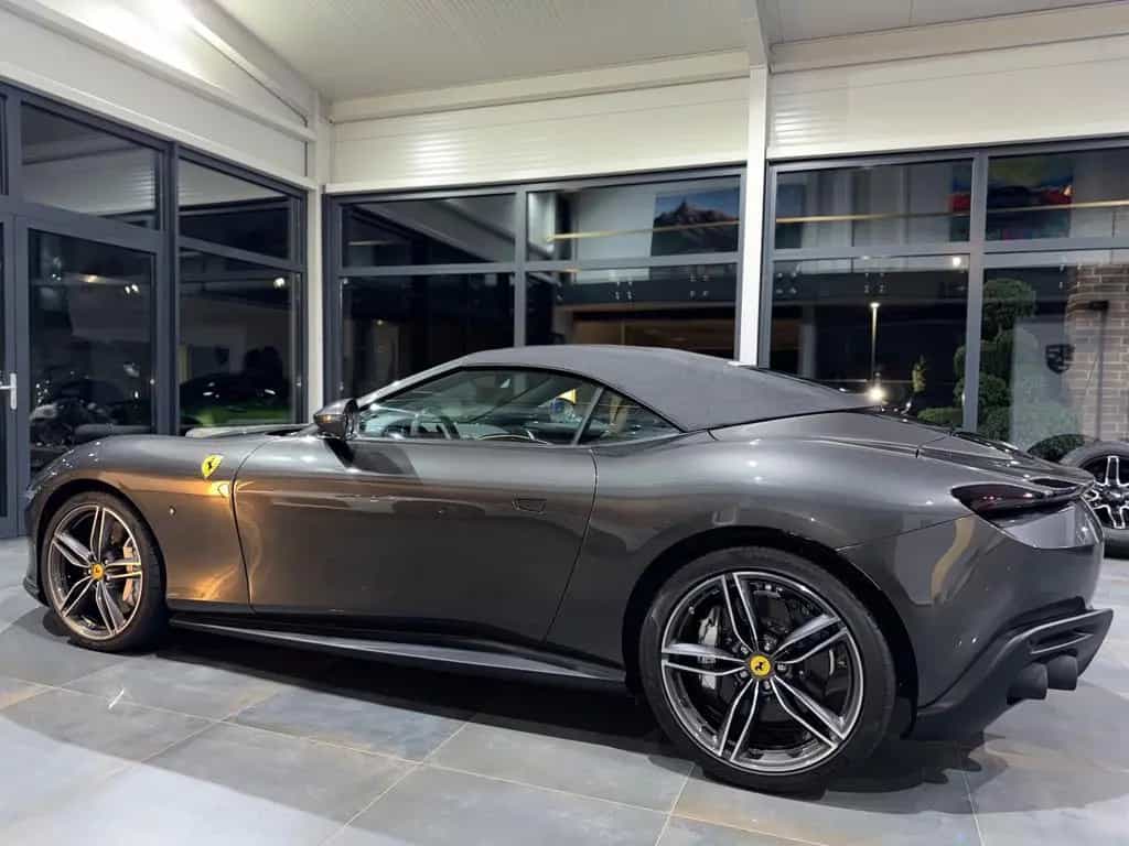 Ferrari Roma Spider/Sonderlack/Carbon/Sabbia Beige/19% 09/2025-photo-25