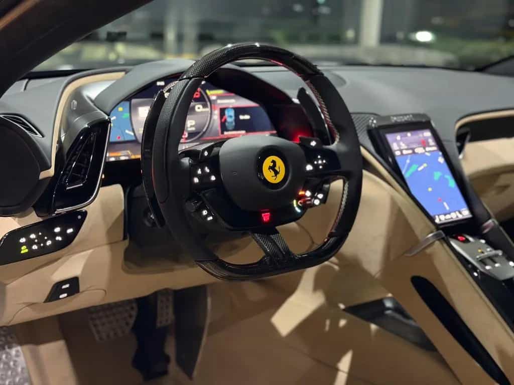 Ferrari Roma Spider/Sonderlack/Carbon/Sabbia Beige/19% 09/2025-photo-27