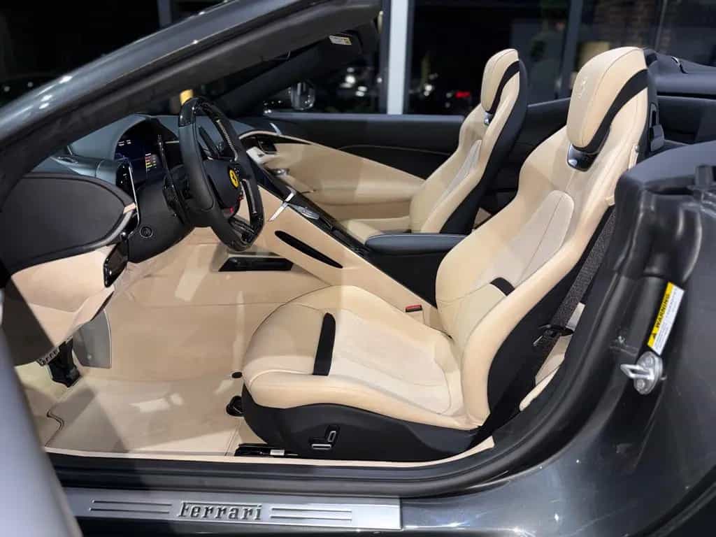 Ferrari Roma Spider/Sonderlack/Carbon/Sabbia Beige/19% 09/2025-photo-29