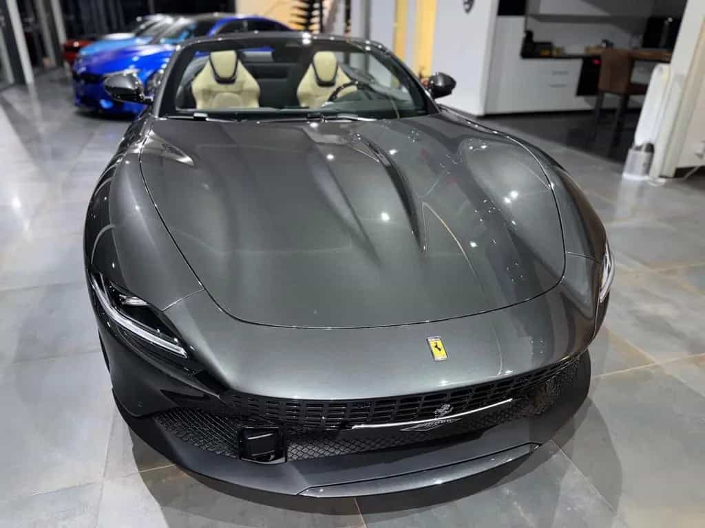 Ferrari Roma Spider/Sonderlack/Carbon/Sabbia Beige/19% 09/2025-photo-3