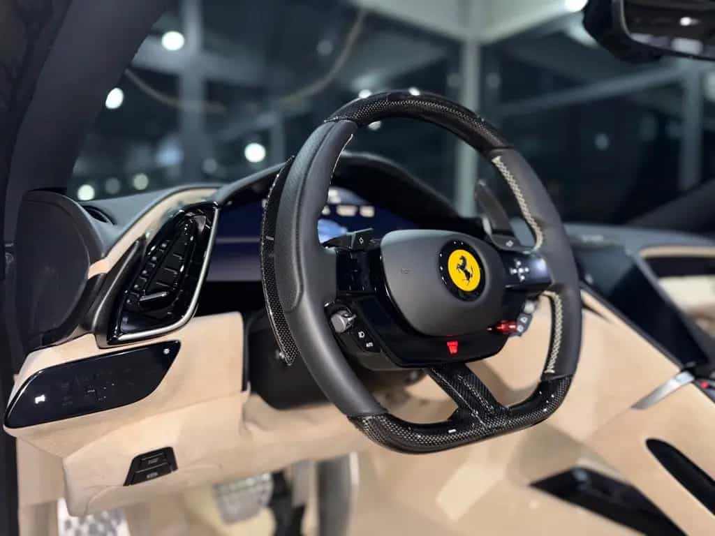 Ferrari Roma Spider/Sonderlack/Carbon/Sabbia Beige/19% 09/2025-photo-32