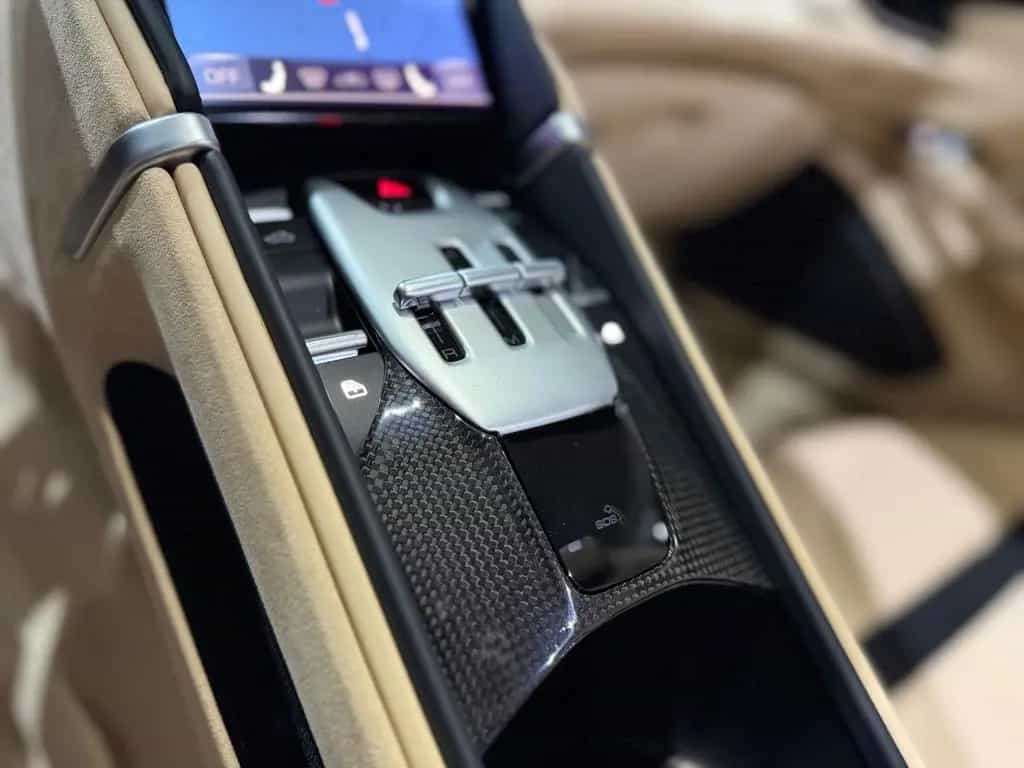 Ferrari Roma Spider/Sonderlack/Carbon/Sabbia Beige/19% 09/2025-photo-37