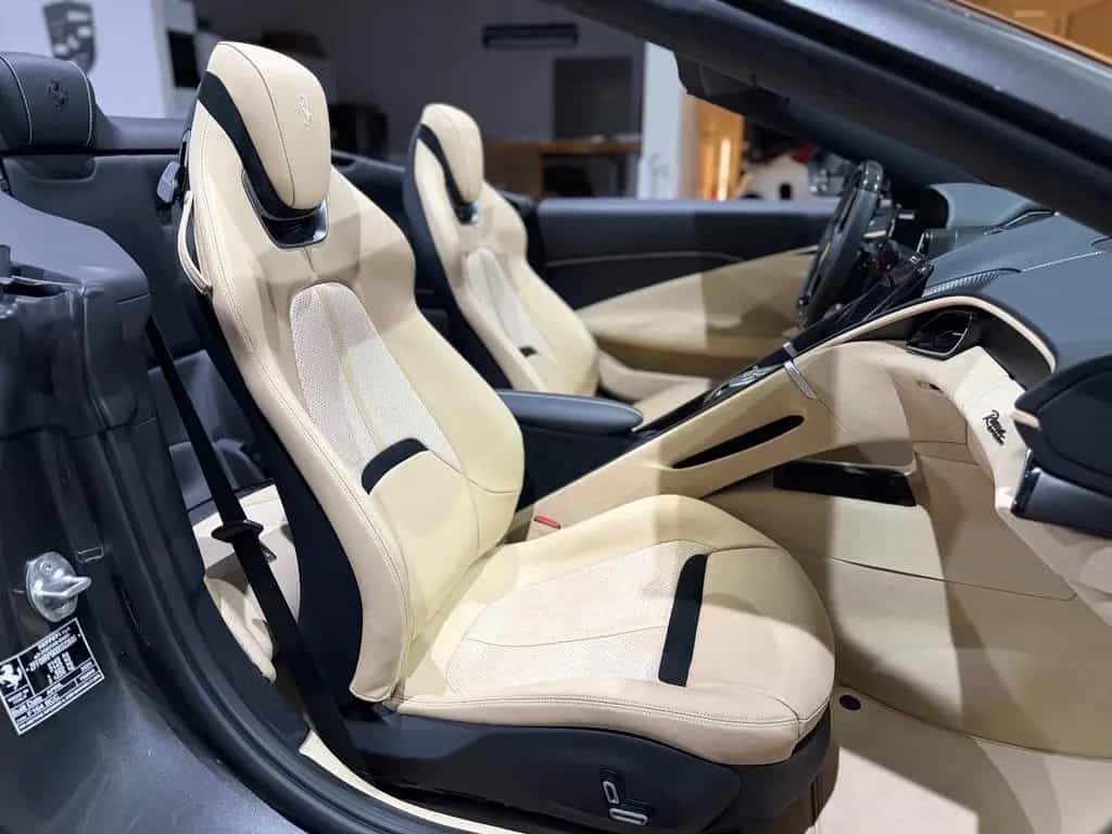 Ferrari Roma Spider/Sonderlack/Carbon/Sabbia Beige/19% 09/2025-photo-40