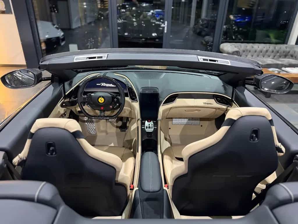 Ferrari Roma Spider/Sonderlack/Carbon/Sabbia Beige/19% 09/2025-photo-43