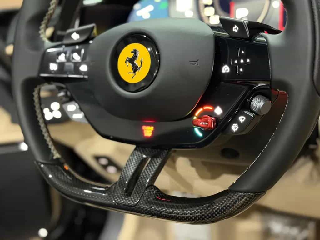 Ferrari Roma Spider/Sonderlack/Carbon/Sabbia Beige/19% 09/2025-photo-44