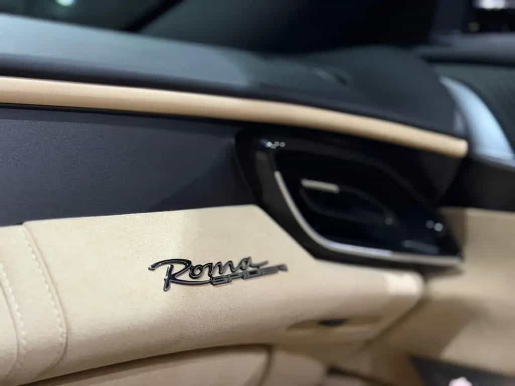 Ferrari Roma Spider/Sonderlack/Carbon/Sabbia Beige/19% 09/2025-photo-46