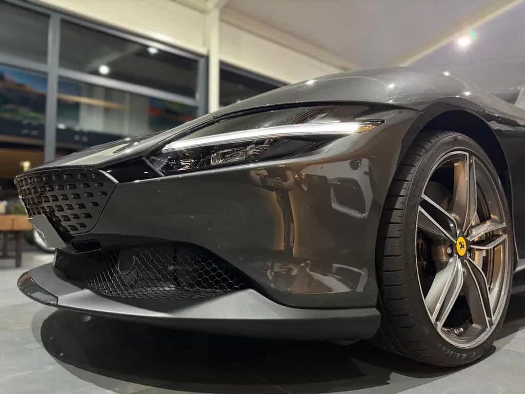 Ferrari Roma Spider/Sonderlack/Carbon/Sabbia Beige/19% 09/2025-photo-8