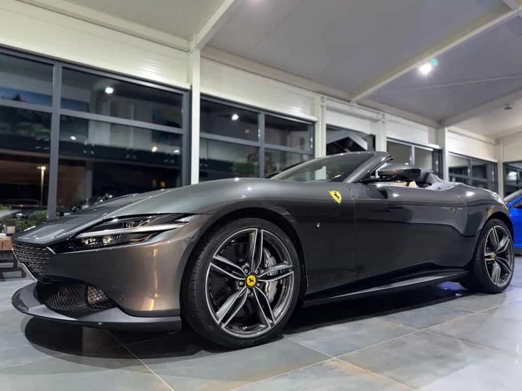 Ferrari Roma Spider/Sonderlack/Carbon/Sabbia Beige/19% 09/2025-photo-9