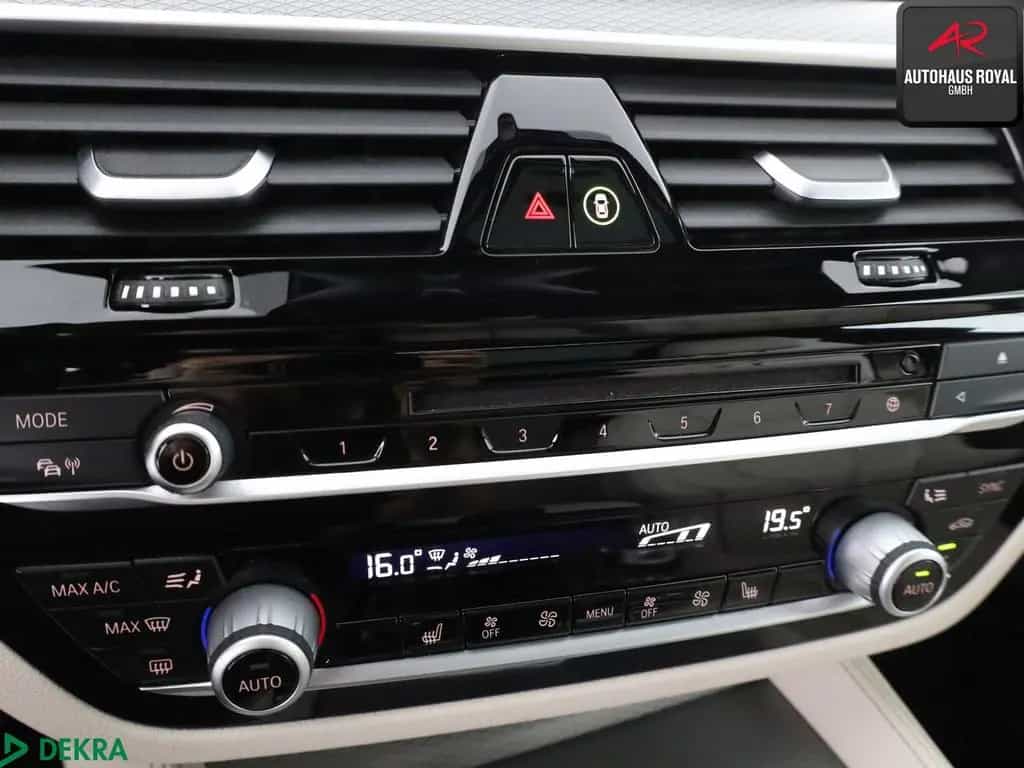 BMW 5 Series 520 i T M SPORT KEYLESS,ACC,KAMERA,MEMORY,PANO 01/2020-photo-20