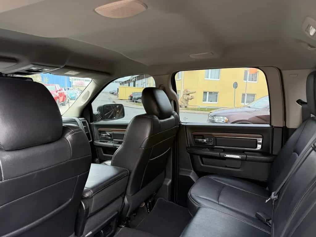 Dodge RAM CLEAN CARFAX*LARAMIE*5.7 V8*4X4*AHK*NAVI*GARANTI 12/2018-photo-32