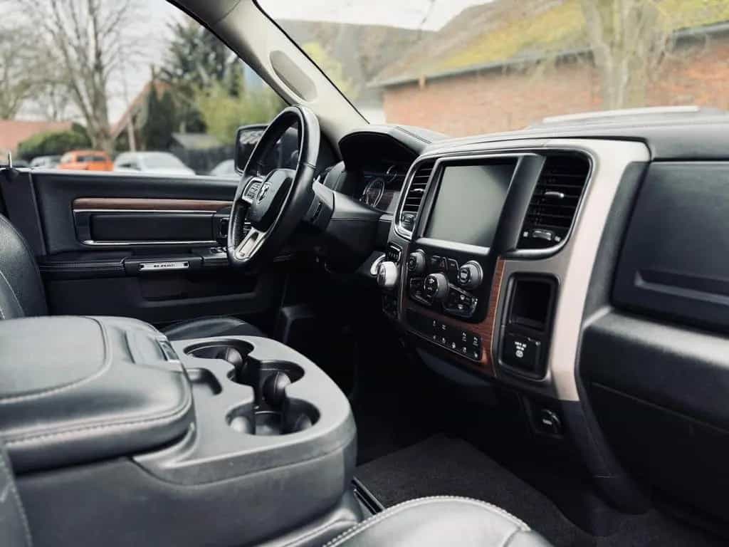 Dodge RAM CLEAN CARFAX*LARAMIE*5.7 V8*4X4*AHK*NAVI*GARANTI 12/2018-photo-46