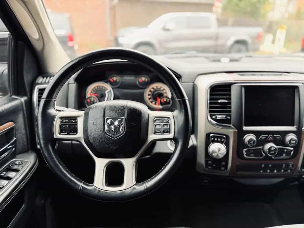 Dodge RAM CLEAN CARFAX*LARAMIE*5.7 V8*4X4*AHK*NAVI*GARANTI 12/2018-photo-48