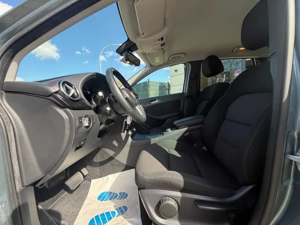 Mercedes-Benz B-Class 180 Aut. Bi-Xenon*AHK*Navi*SitzHz*PDC* 08/2014-photo-17