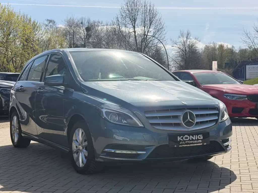 Mercedes-Benz B-Class 180 Aut. Bi-Xenon*AHK*Navi*SitzHz*PDC* 08/2014-photo-2
