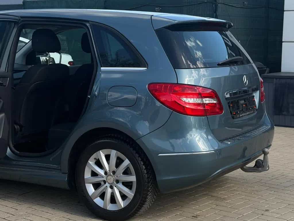 Mercedes-Benz B-Class 180 Aut. Bi-Xenon*AHK*Navi*SitzHz*PDC* 08/2014-photo-21