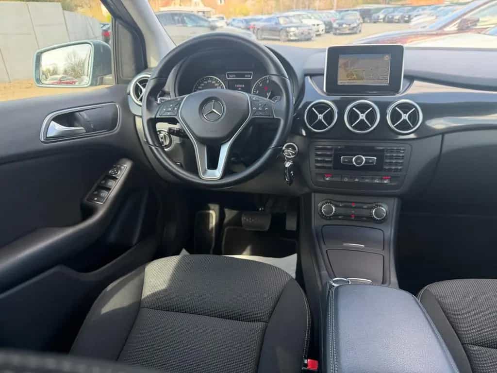 Mercedes-Benz B-Class 180 Aut. Bi-Xenon*AHK*Navi*SitzHz*PDC* 08/2014-photo-22