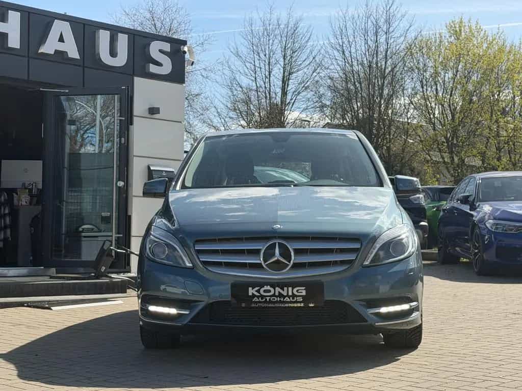 Mercedes-Benz B-Class 180 Aut. Bi-Xenon*AHK*Navi*SitzHz*PDC* 08/2014-photo-4