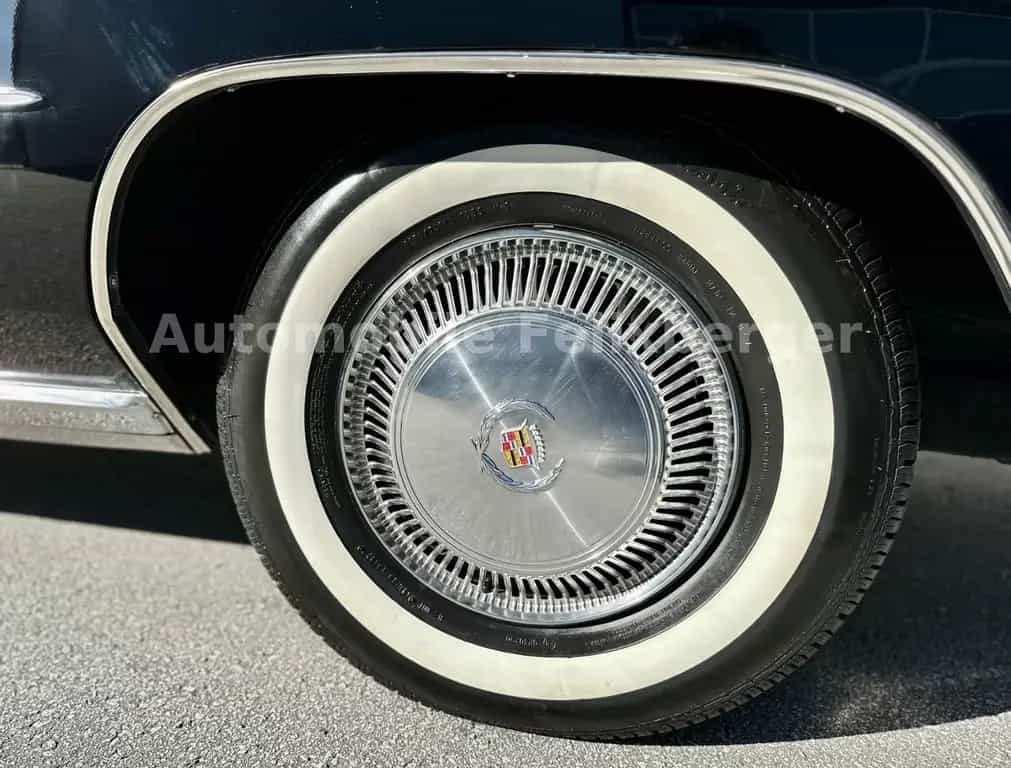 Cadillac Eldorado one owner in the US ORIGINAL PAINT 09/1975-photo-23