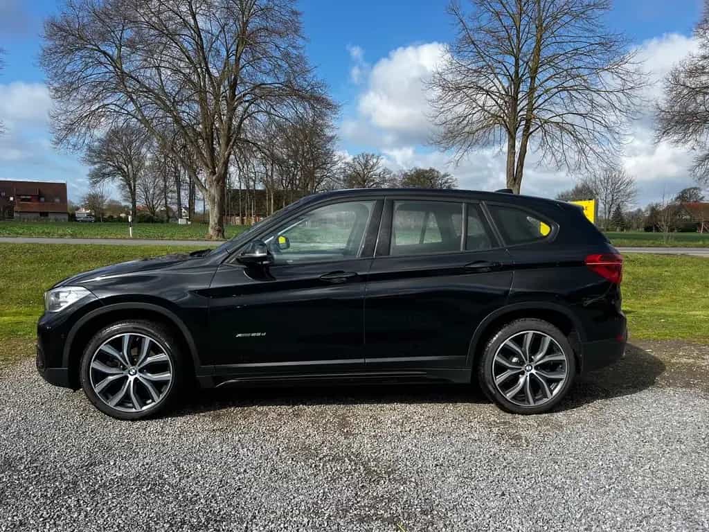 BMW X1 xDrive 25 d Sport Line*Automatik*AHK* 08/2016-photo-2