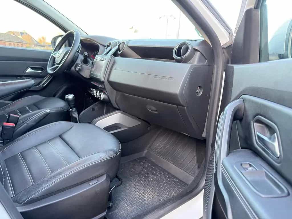 Dacia Duster Prestige 4WD AHK 360° Navi KeyLess SHZ 08/2018-photo-16