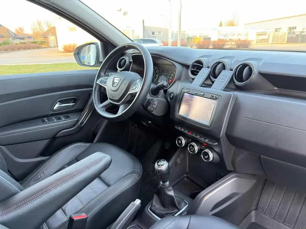 Dacia Duster Prestige 4WD AHK 360° Navi KeyLess SHZ 08/2018-photo-17