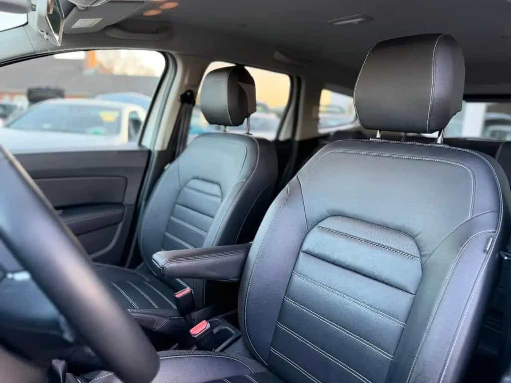 Dacia Duster Prestige 4WD AHK 360° Navi KeyLess SHZ 08/2018-photo-19