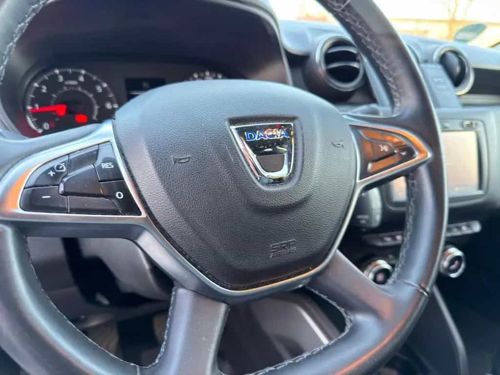 Dacia Duster Prestige 4WD AHK 360° Navi KeyLess SHZ 08/2018-photo-24