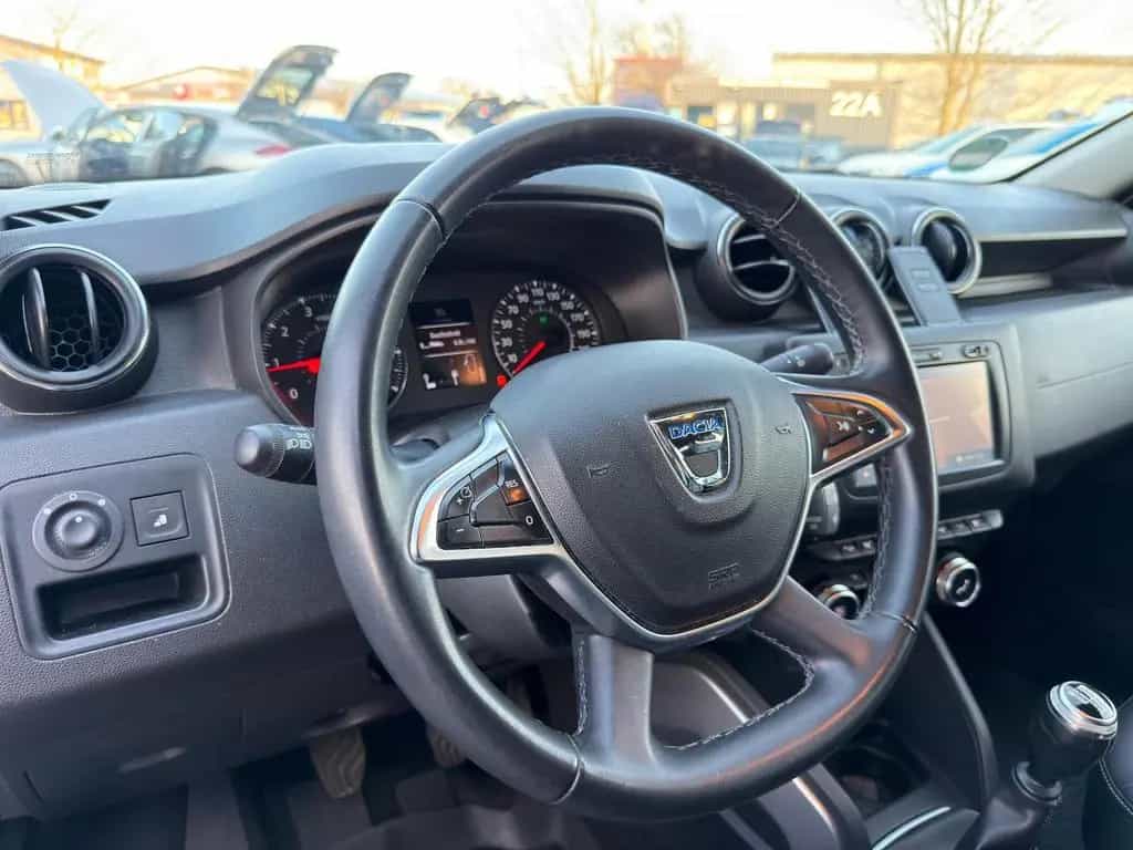 Dacia Duster Prestige 4WD AHK 360° Navi KeyLess SHZ 08/2018-photo-25