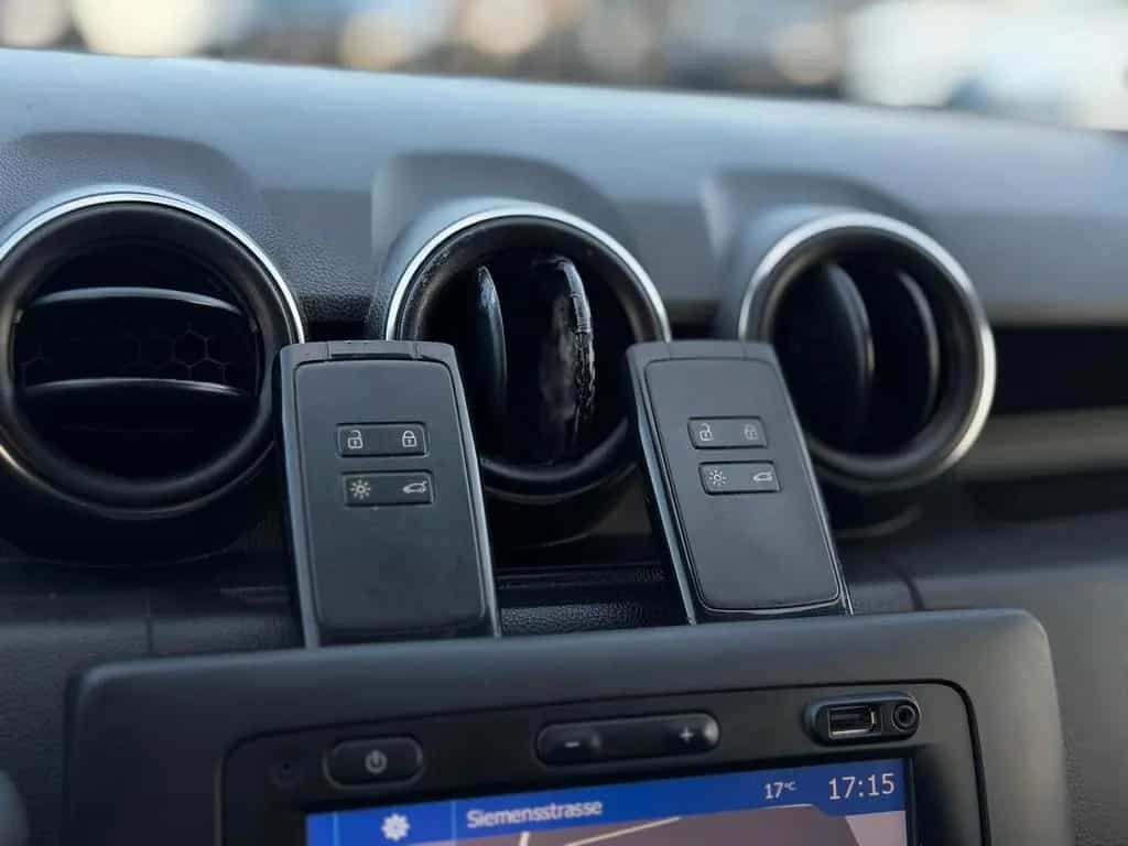 Dacia Duster Prestige 4WD AHK 360° Navi KeyLess SHZ 08/2018-photo-26