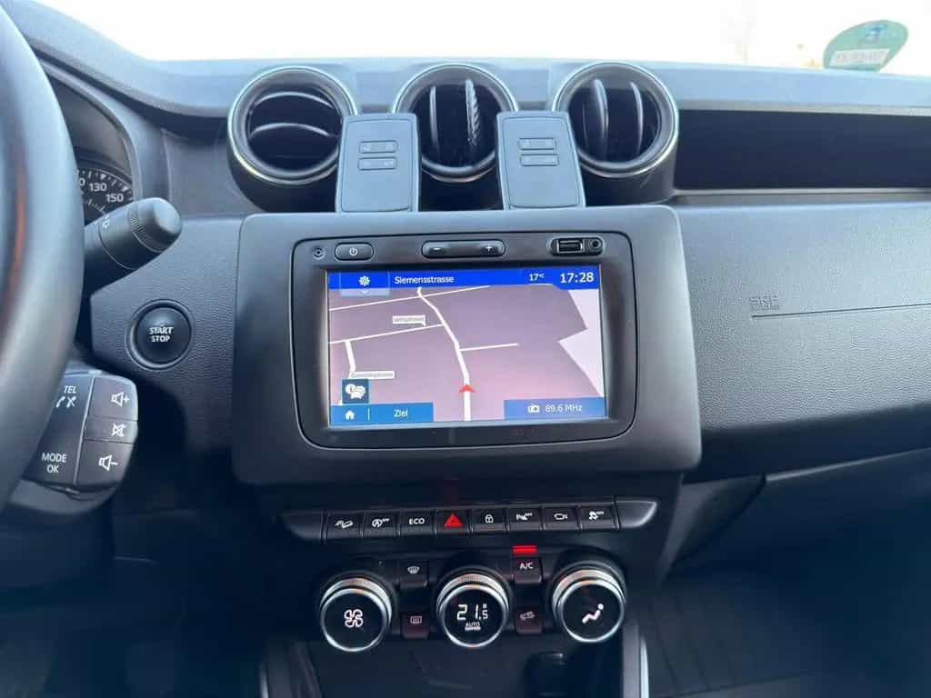 Dacia Duster Prestige 4WD AHK 360° Navi KeyLess SHZ 08/2018-photo-29