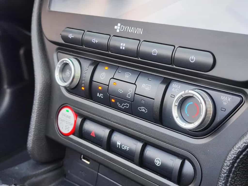 Ford Mustang Cabrio 3.7 V6 DOHC 04/2015-photo-19