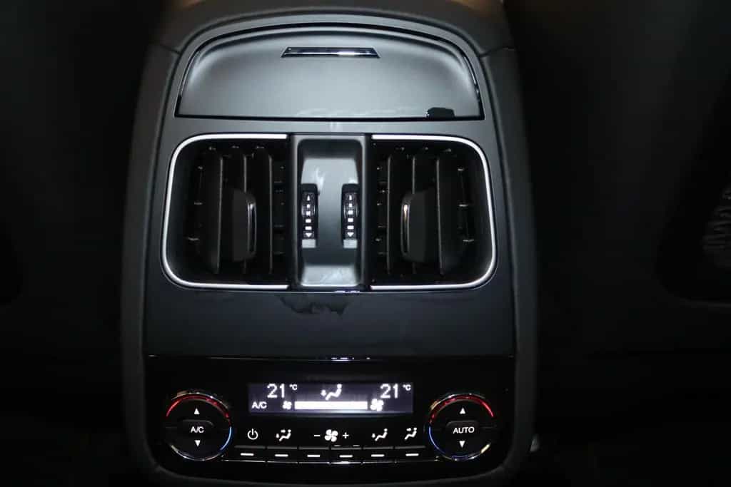 Maserati Levante 3.8 V8 Trofeo-Pano-Luft-360°-B&W-LED- 01/2020-photo-22
