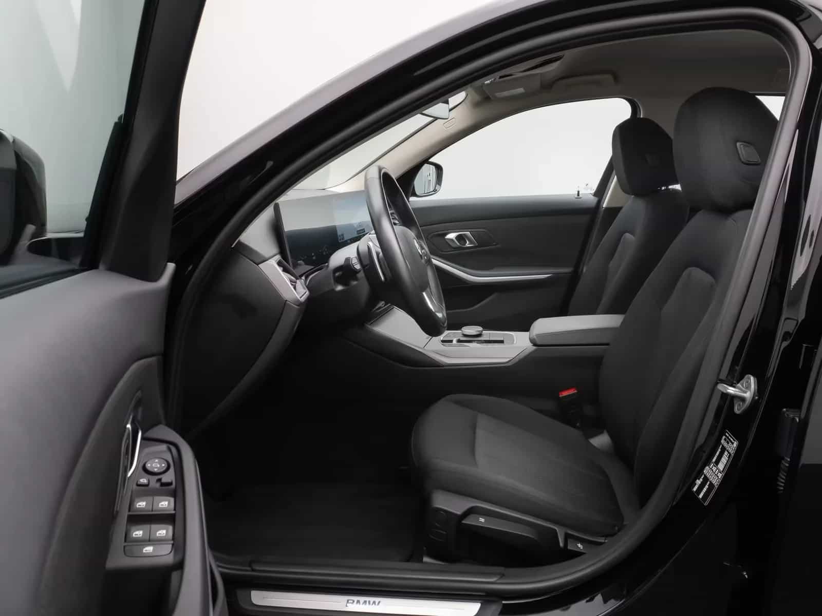 BMW 3 Series 02/2023-photo-19