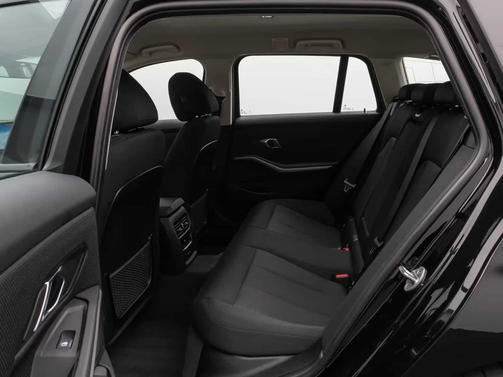 BMW 3 Series 02/2023-photo-25