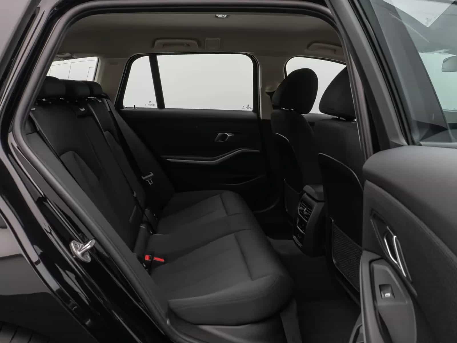 BMW 3 Series 02/2023-photo-26