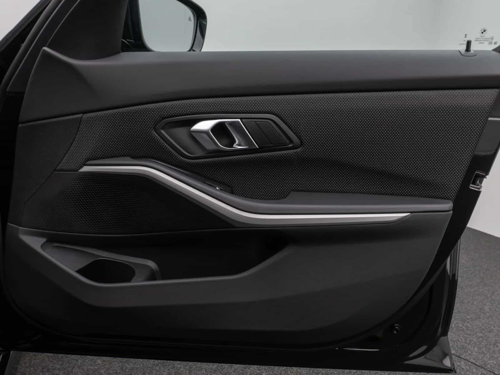BMW 3 Series 02/2023-photo-30