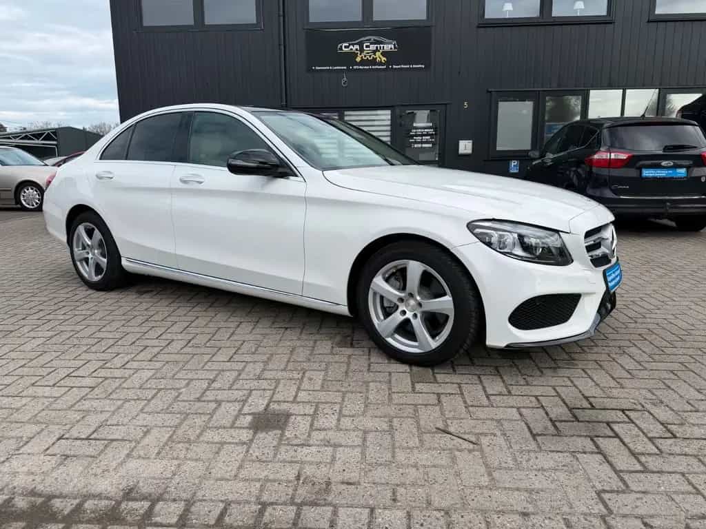 Mercedes-Benz C 300 Avant. Automatik Panorama LED 03/2017-photo-0