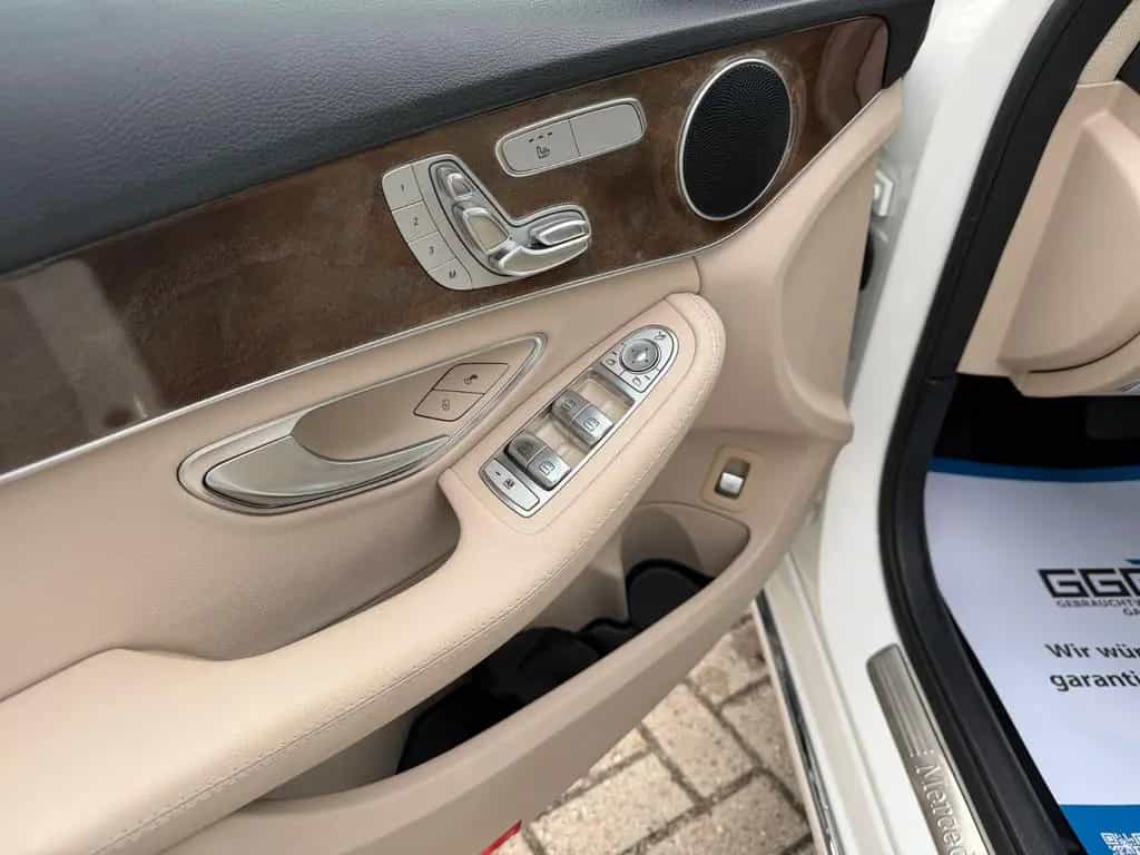 Mercedes-Benz C 300 Avant. Automatik Panorama LED 03/2017-photo-11