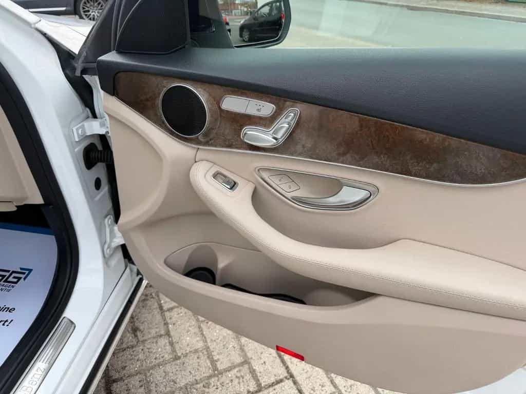 Mercedes-Benz C 300 Avant. Automatik Panorama LED 03/2017-photo-12